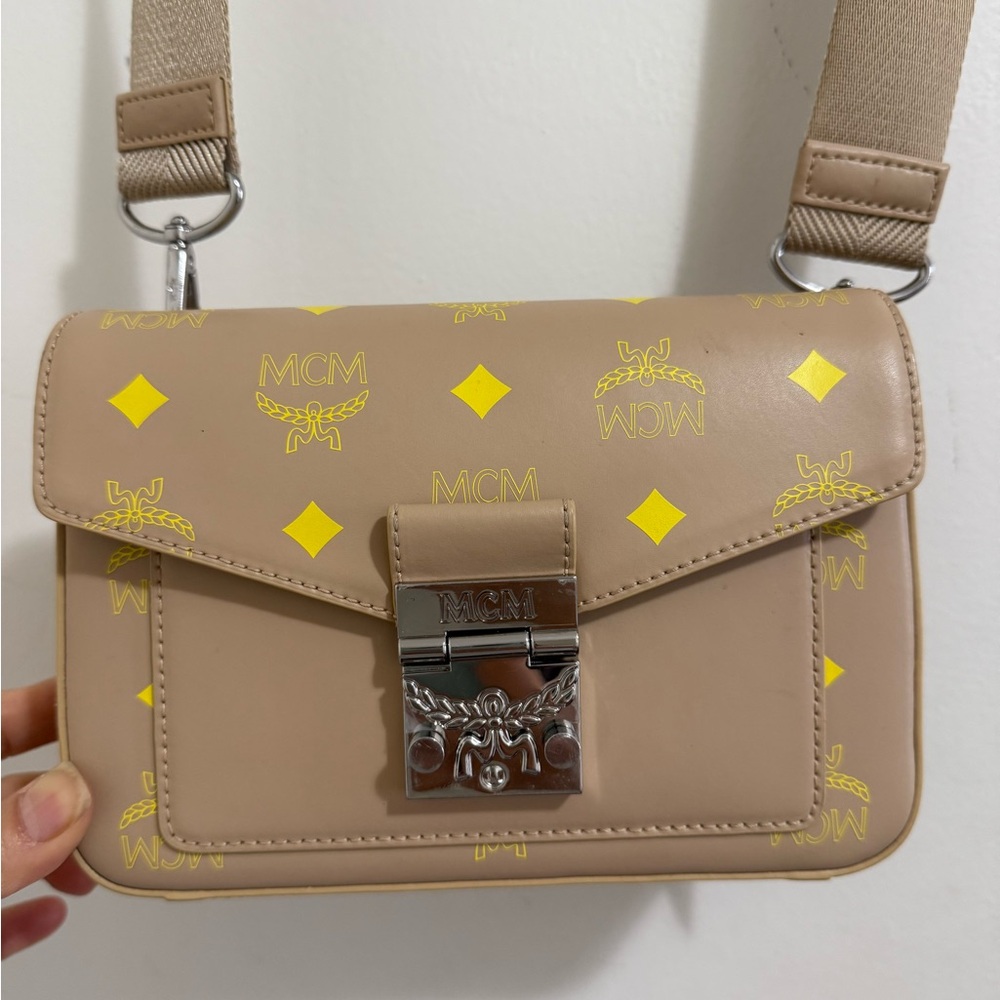 MCM Viktor Crossbody in Visetos
